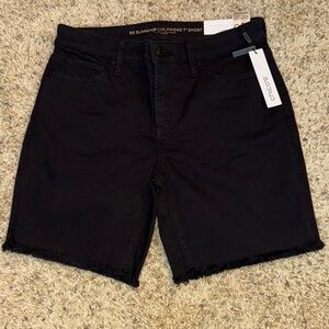 Women's black denim SO SLIMMING GF 7" Short -frayed hemChico's size 00/U.S.2 NWT